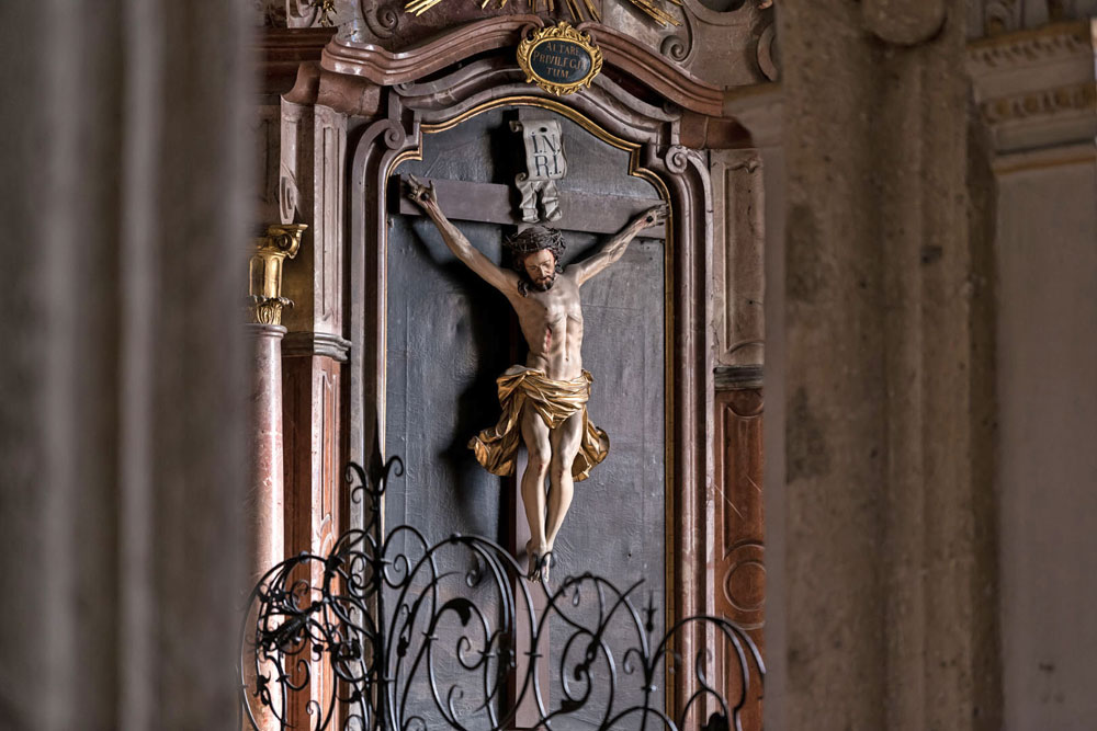 Stift Nonnberg - Stiftskirche Kruzifix